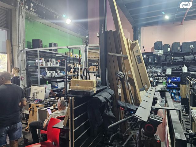 חנויות/ שטח מסחרי, אזור תעשיה ג, חולון