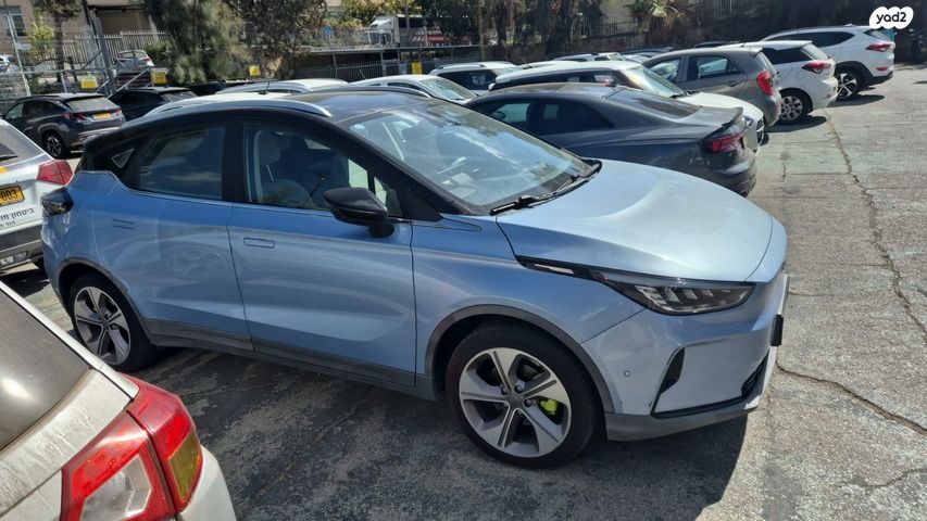 מודעת רכב ג׳ילי Geometry C