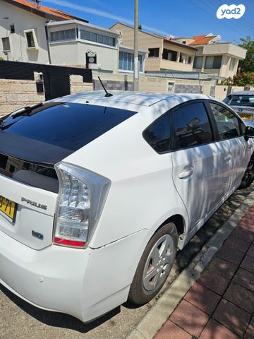 טויוטה פריוס