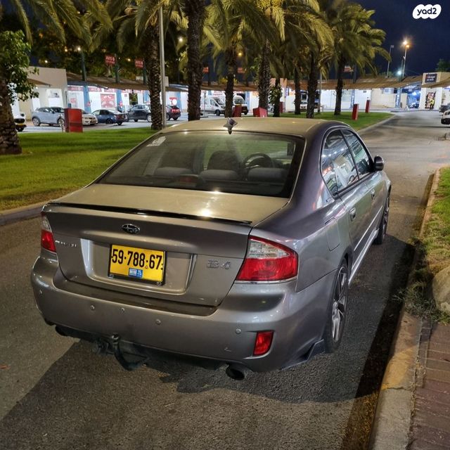 סובארו B4/לגאסי