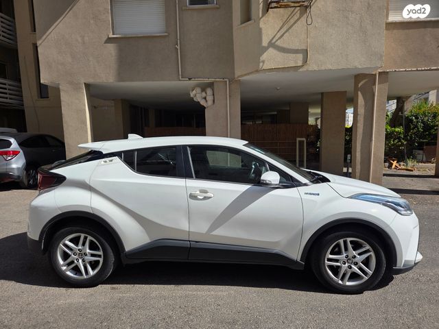 מודעת רכב טויוטה C-HR