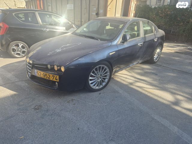 מודעת רכב אלפא רומיאו 159