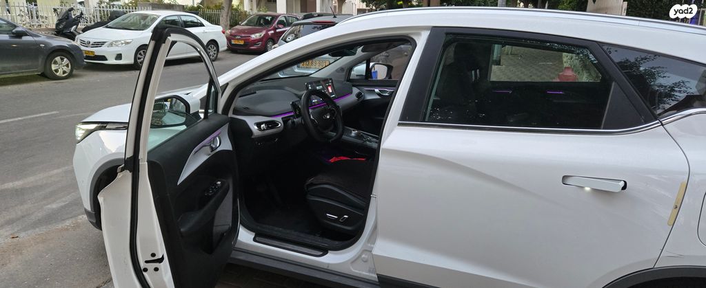 מודעת רכב ג׳ילי Geometry C