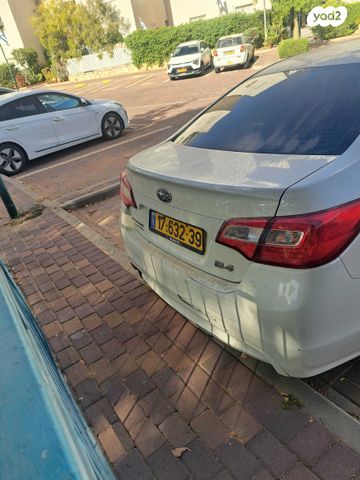 סובארו B4/לגאסי