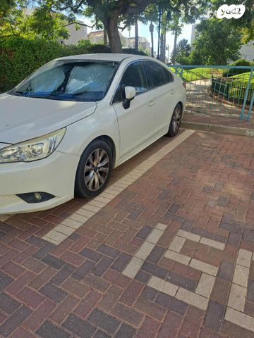 סובארו B4/לגאסי