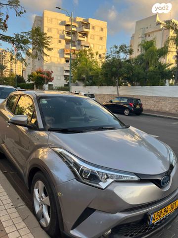 מודעת רכב טויוטה C-HR