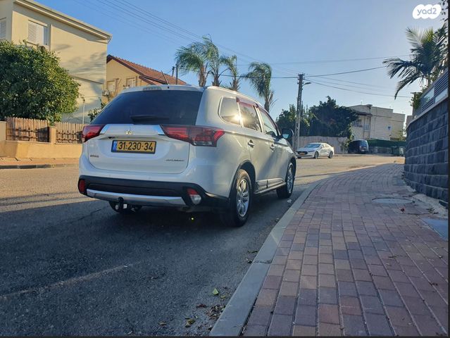 מיצובישי אאוטלנדר