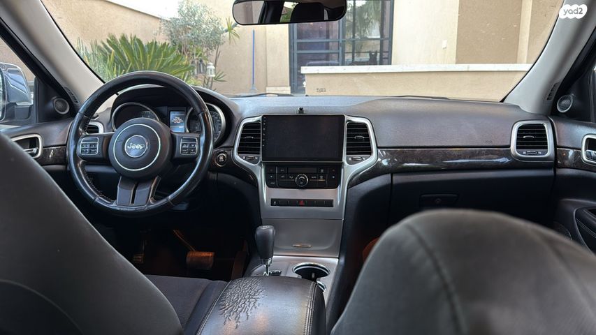 מודעת רכב ג'יפ גרנד צ'ירוקי