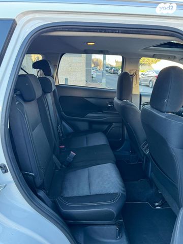 מיצובישי אאוטלנדר