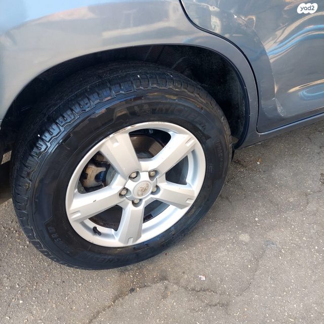 טויוטה RAV4