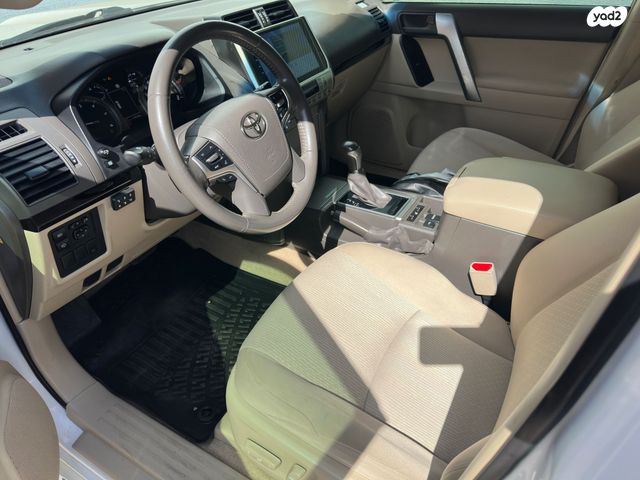 טויוטה לנד קרוזר