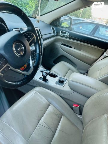 מודעת רכב ג'יפ גרנד צ'ירוקי