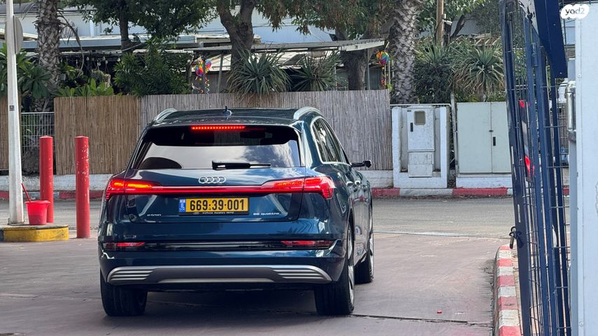מודעת רכב אאודי E-tron