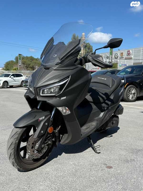 מודעת רכב סאן יאנג ג'וי-מקס Z-300