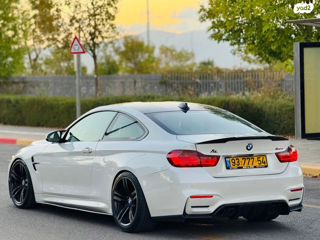ב מ וו M4