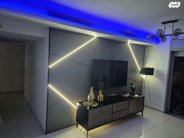 שביל חודשי השנה 13