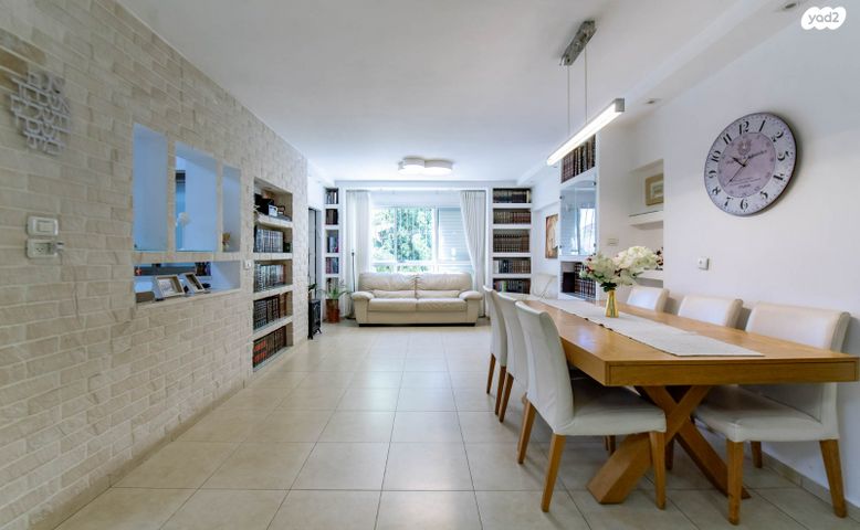 קהילות יעקב 11