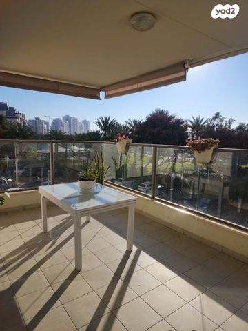 דירה, אפרים קישון 18, חתני פרס ישראל, באר יעקב