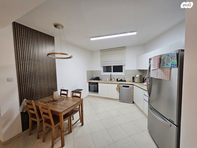 יהושע ייבין 13