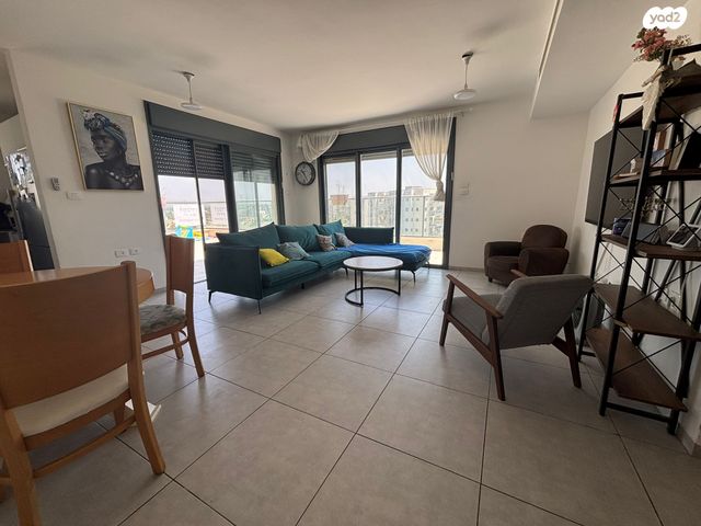 גג/ פנטהאוז, טופז 21, אבני חן, חריש