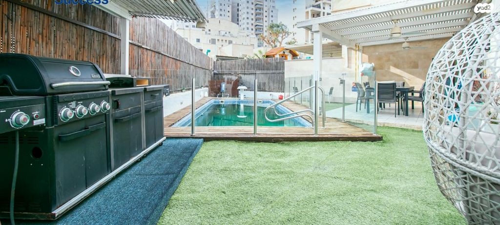 בית פרטי/ קוטג', ניסים אלוני 4, קרית האמנים, מצליח, רמלה