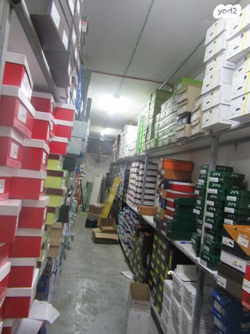 מחסנים, דרך זאב ז'בוטינסקי 105, פרדס כץ, בני ברק