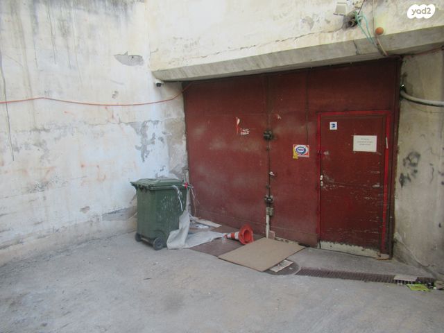 מחסנים, דרך זאב ז'בוטינסקי 105, פרדס כץ, בני ברק