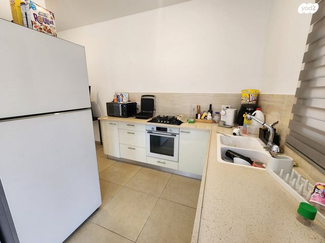 דירת גן, שרה אהרונסון, גדרה מזרח, גדרה