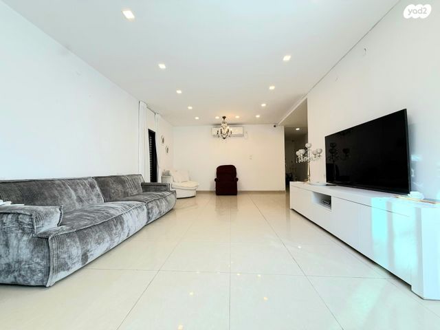 דירת גן, לילינבלום, רסקו א', חולון