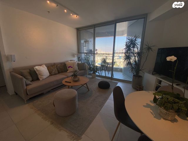 דירה, גרציאני יצחק, גני שרונה, קרית הממשלה, תל אביב יפו