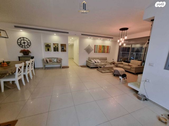 גג/ פנטהאוז, יבנה