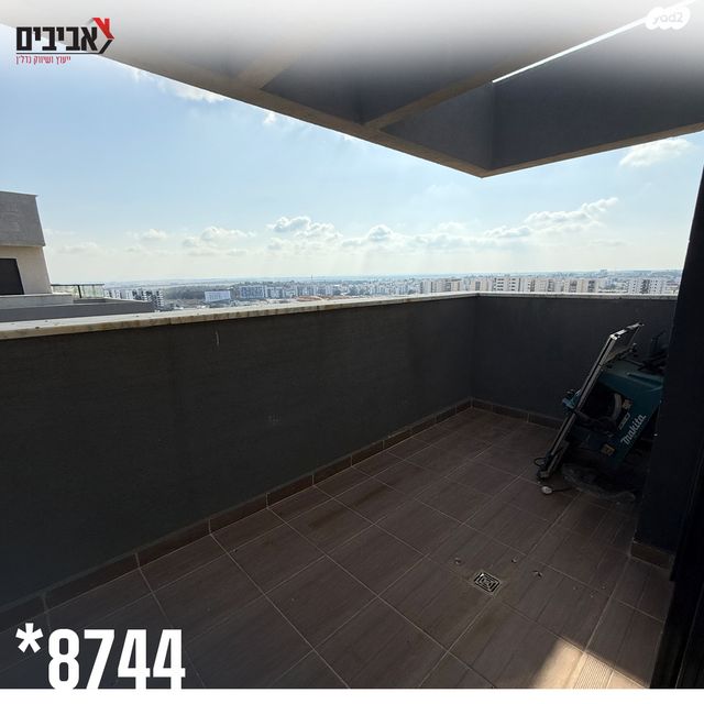 גג/ פנטהאוז, שדרות