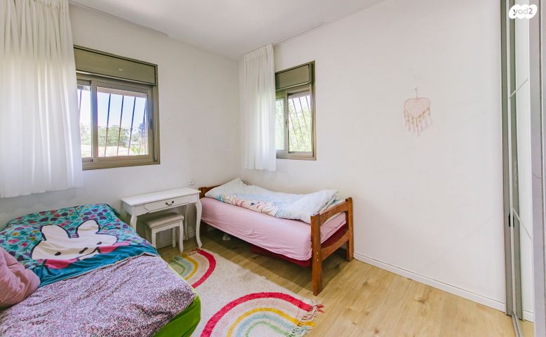 דו משפחתי, עזרא ונחמיה, עמישב, פתח תקווה