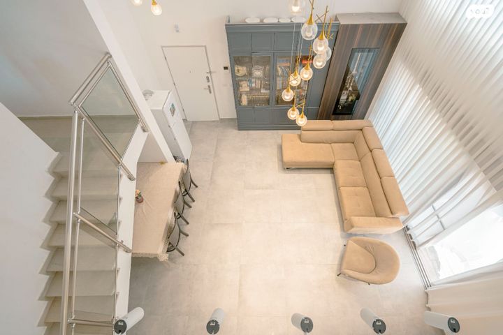 גג/ פנטהאוז, הקהילה 13, חריש