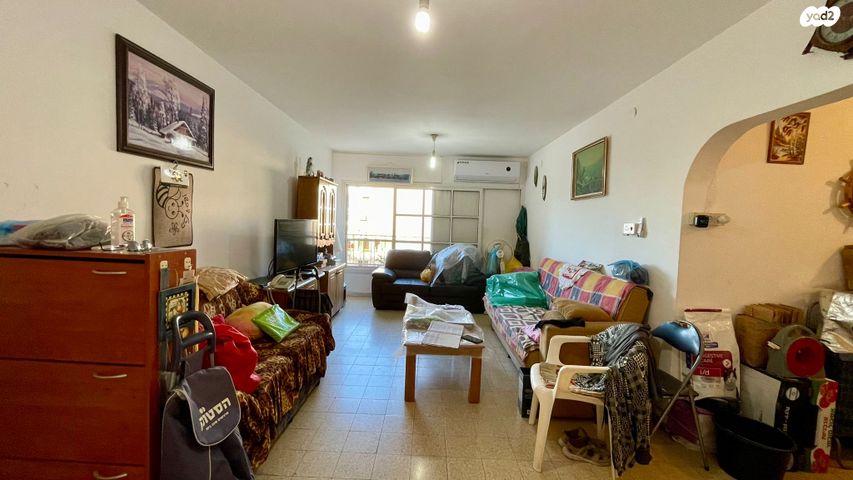 דירה, רבי עקיבא, מורדות ב, טבריה