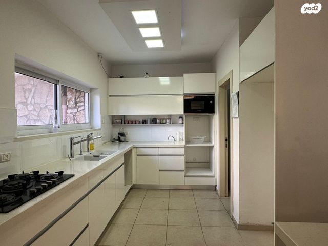 דו משפחתי, סחלב, מורד ההר, שלומי