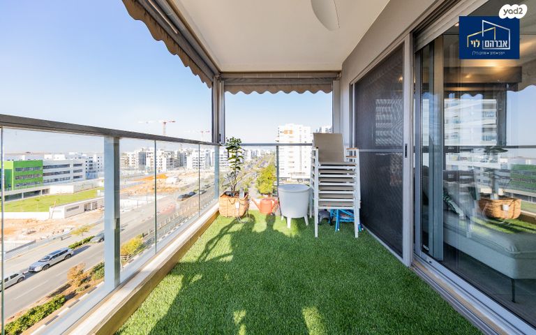 דירה, חיים הרצוג, פסגות אפק, ראש העין