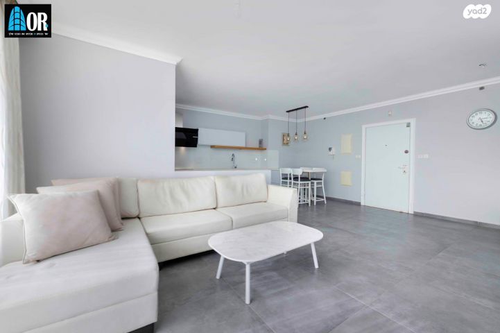 דירה, אפרים קישון, חתני פרס ישראל, באר יעקב