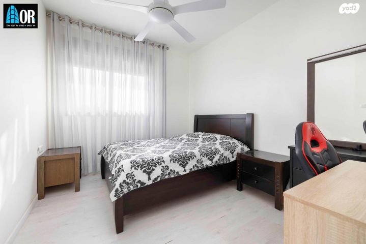 דירה, אפרים קישון, חתני פרס ישראל, באר יעקב