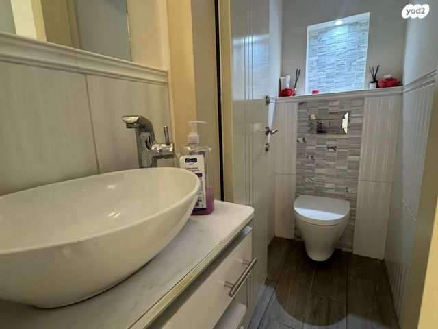 דו משפחתי, סחלב, מורד ההר, שלומי