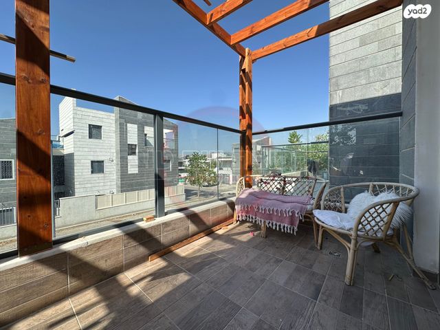 דירה, יצחק שמיר, עפולה הצעירה, עפולה