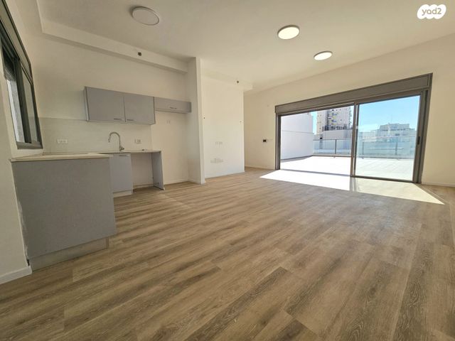 גג/ פנטהאוז, שדרות הרב לוין 5, גני מרום, רמת גן