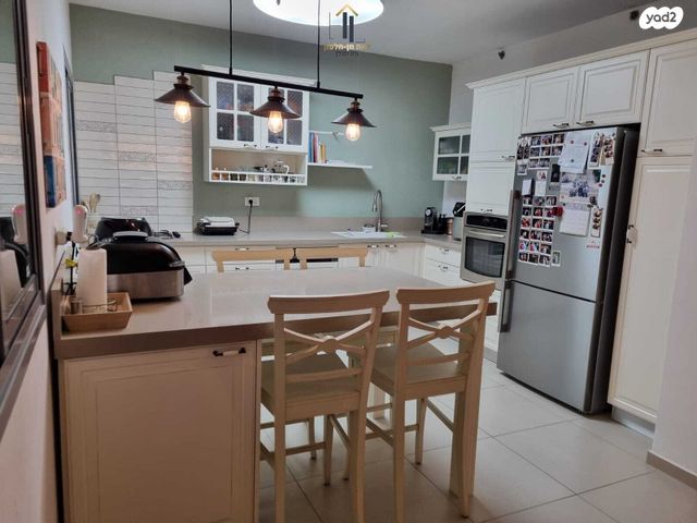 גג/ פנטהאוז, יבנה