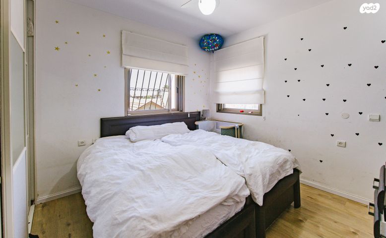 דו משפחתי, עזרא ונחמיה, עמישב, פתח תקווה