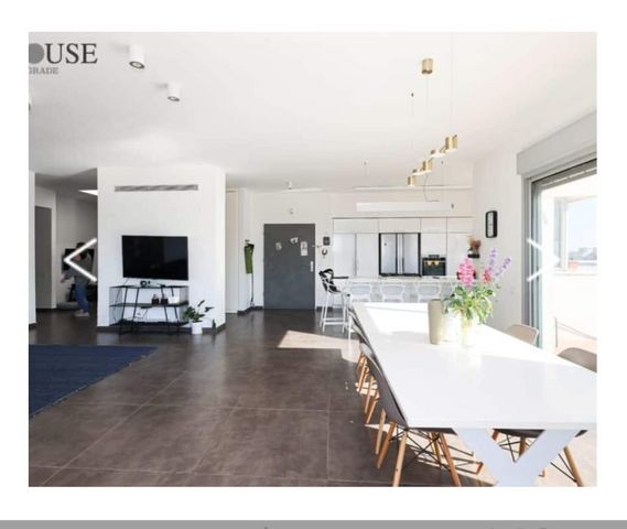 גג/ פנטהאוז, קדימה צורן