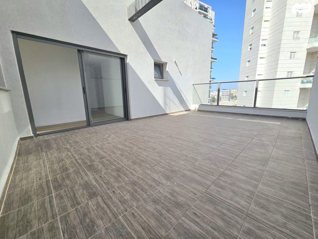 גג/ פנטהאוז, שדרות הרב לוין 5, גני מרום, רמת גן