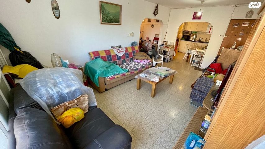 דירה, רבי עקיבא, מורדות ב, טבריה