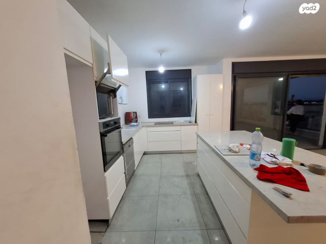 גג/ פנטהאוז, אלון, החורש, חריש