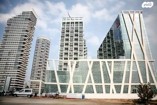 ניסים אלוני 