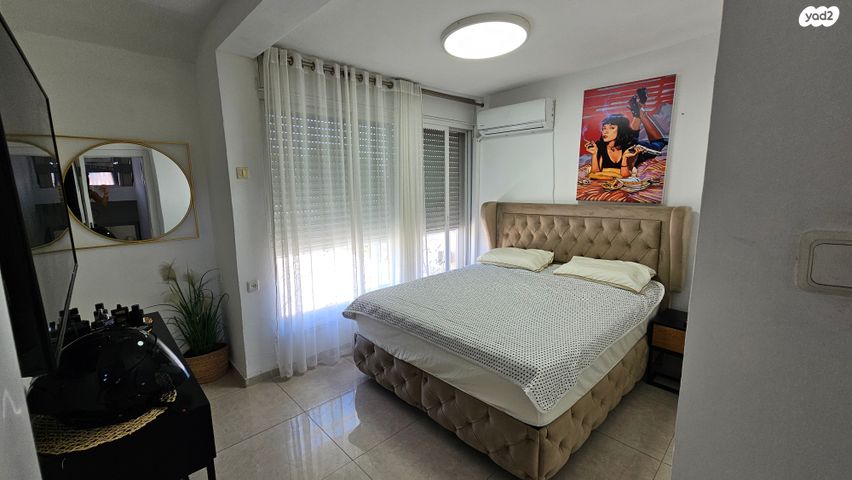 טריפלקס, קרית ביאליק